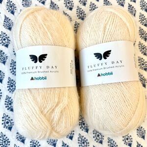 HOBBII Fluffy Day Worsted Acrylic Yarn Lot (2) Ecru